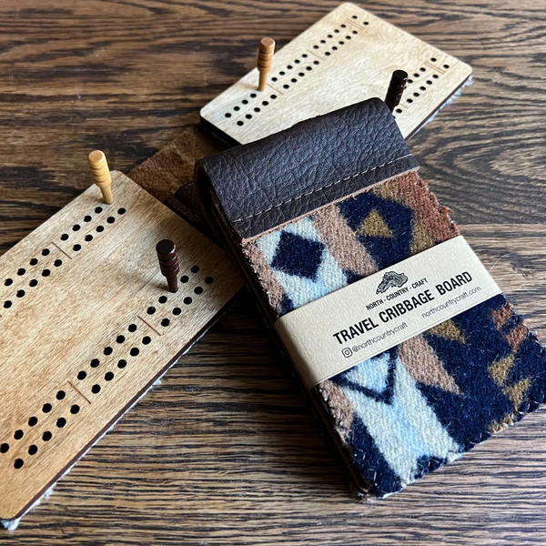 開封済未使用!クリベッジボード House of Cribbage社製 Personalized Mini Wood Cribbage Board With Pegs & Pouch - Handmade