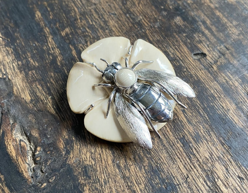 Bee on Forget Me Not Pin/ Pendant